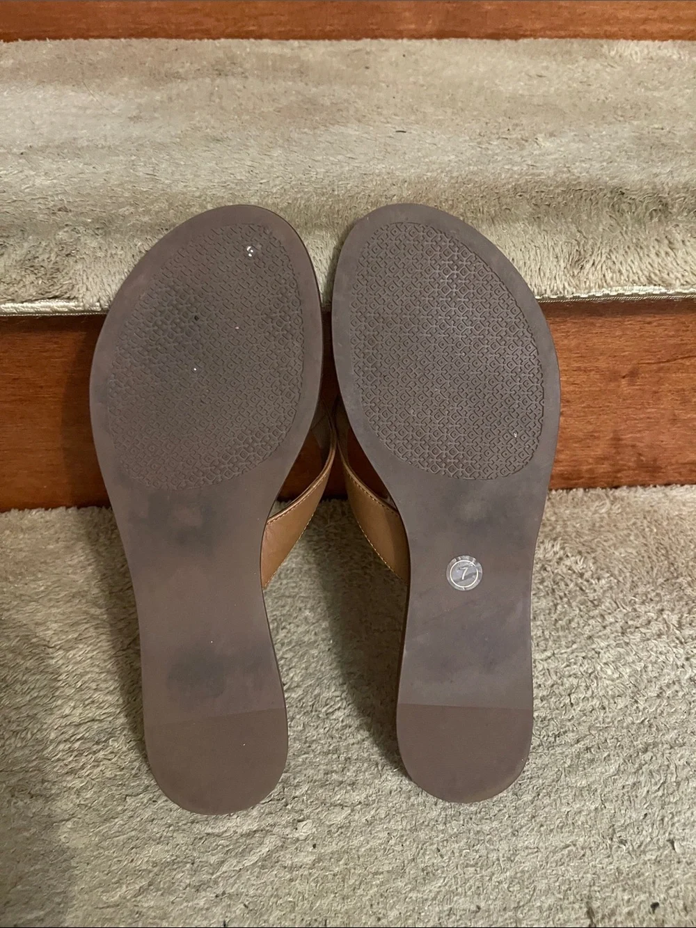 Authentic Tory Burch Tan Leather Thong Sandals with Gold Logo Like New